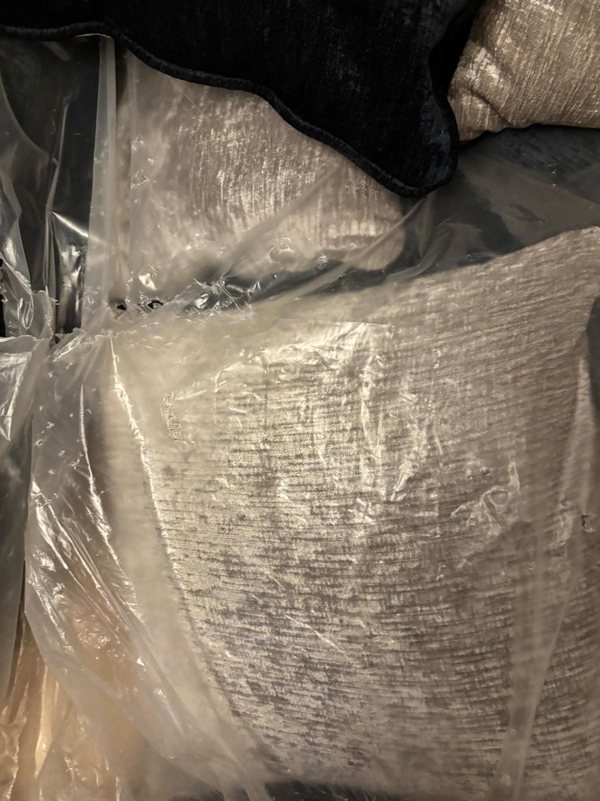 grey and navy loveseat - Waterbury, Connecticut - FleaMarketBay