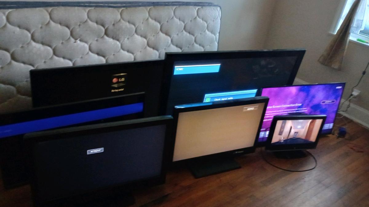 LOT OF 7 WORKING FLATSCREEN TVS - Athens, Tennessee - FleaMarketBay
