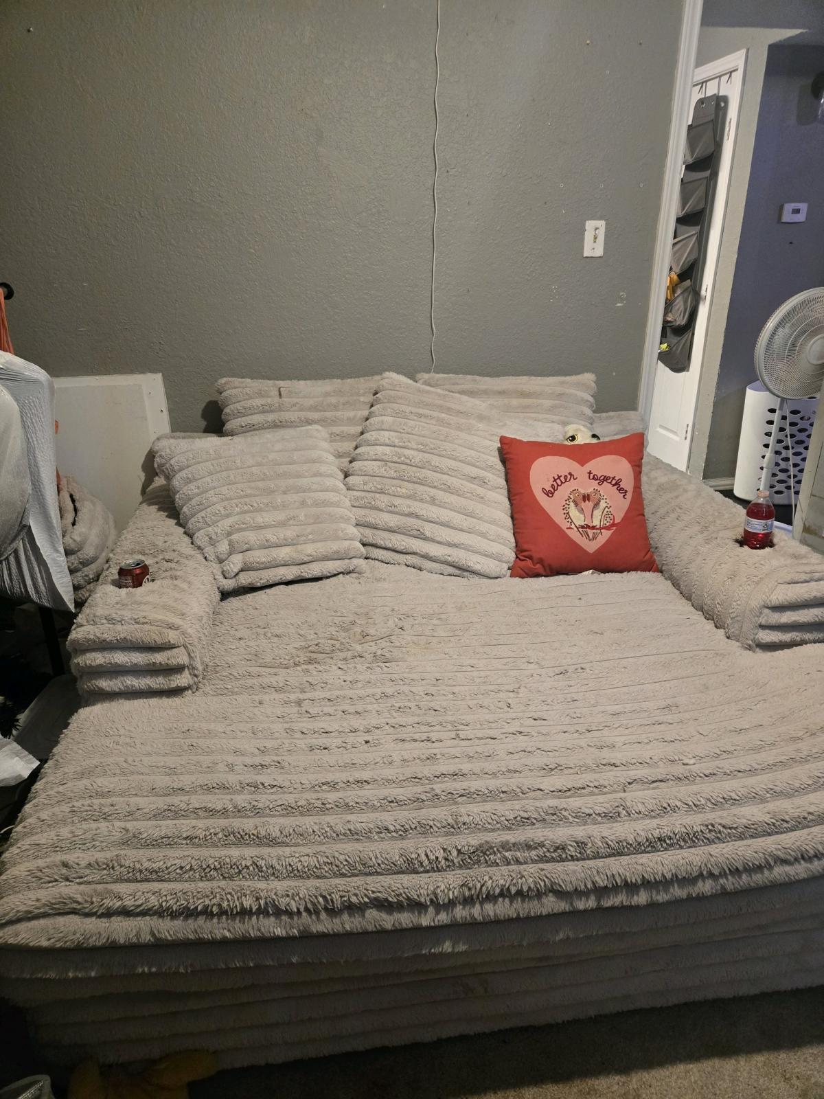 Giant couch - Dallas, Texas - FleaMarketBay