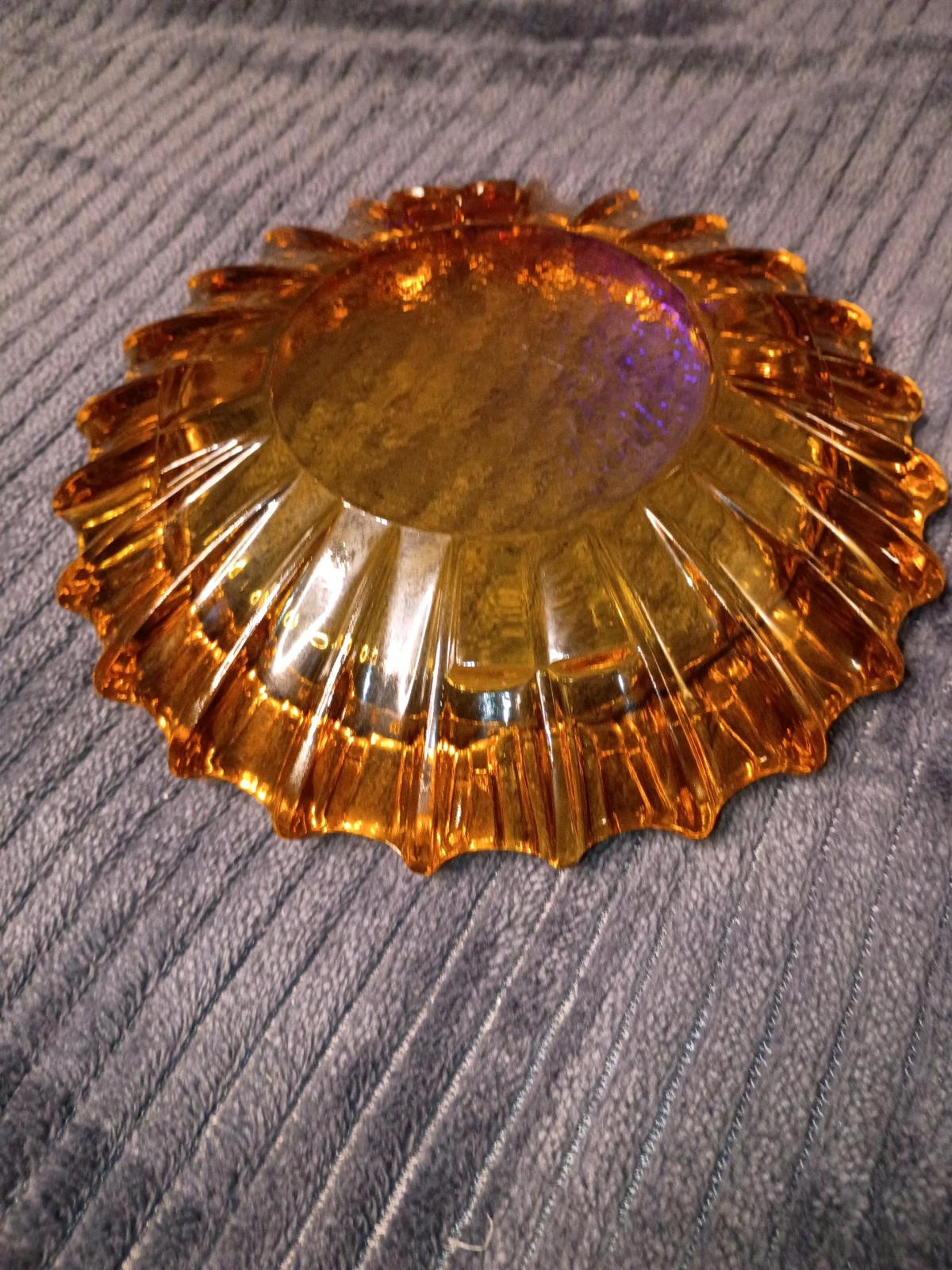 vintage 7 in amber ashtray - Tomah, Wisconsin - FleaMarketBay