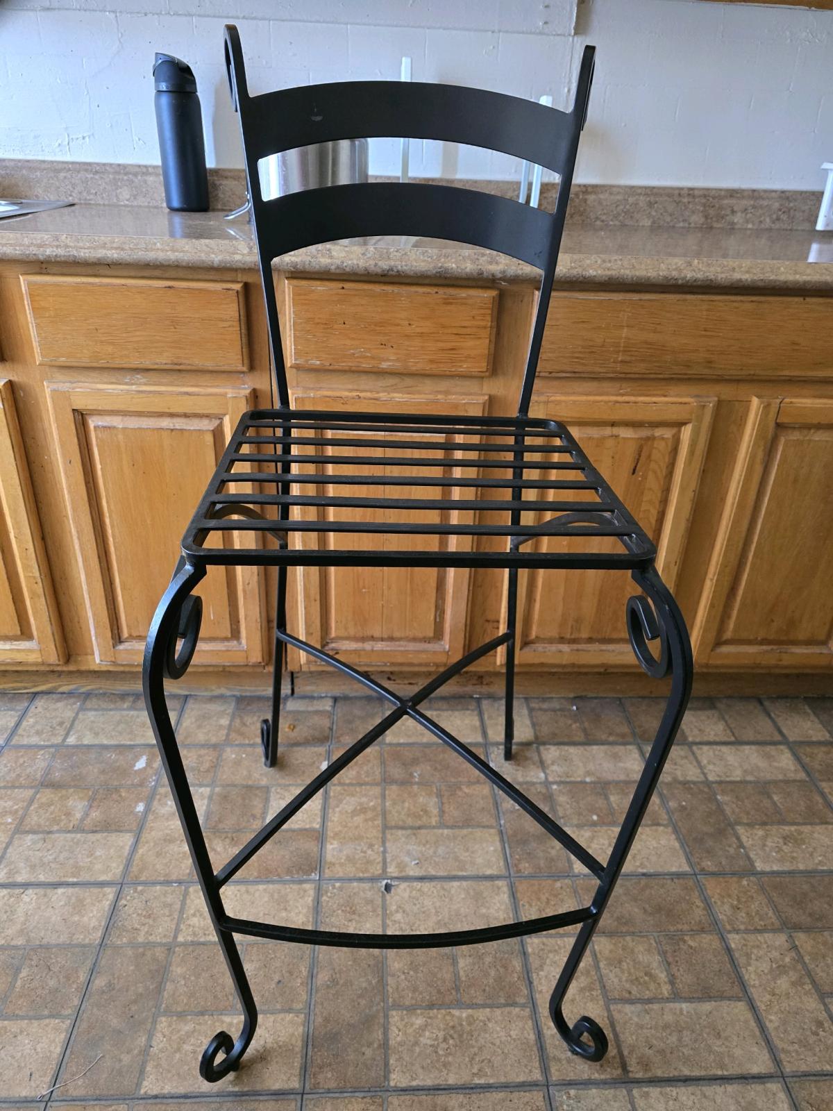 Patio iron metal high chairs - Elizabeth, New Jersey - FleaMarketBay