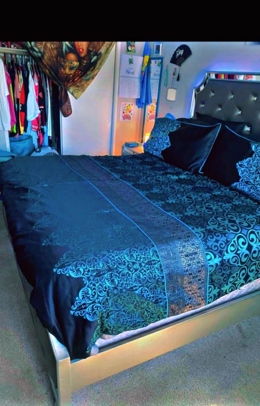 bedroom set - Sacramento, California - FleaMarketBay