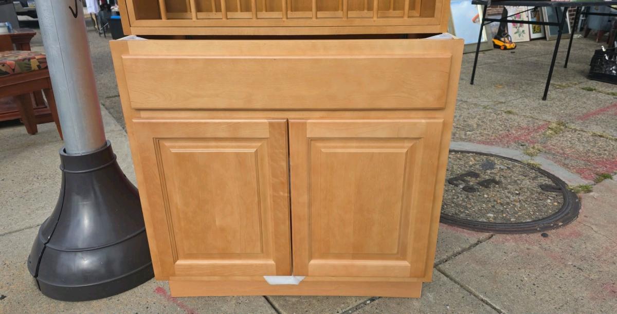 bathroom cabinet - Philadelphia, Pennsylvania - FleaMarketBay