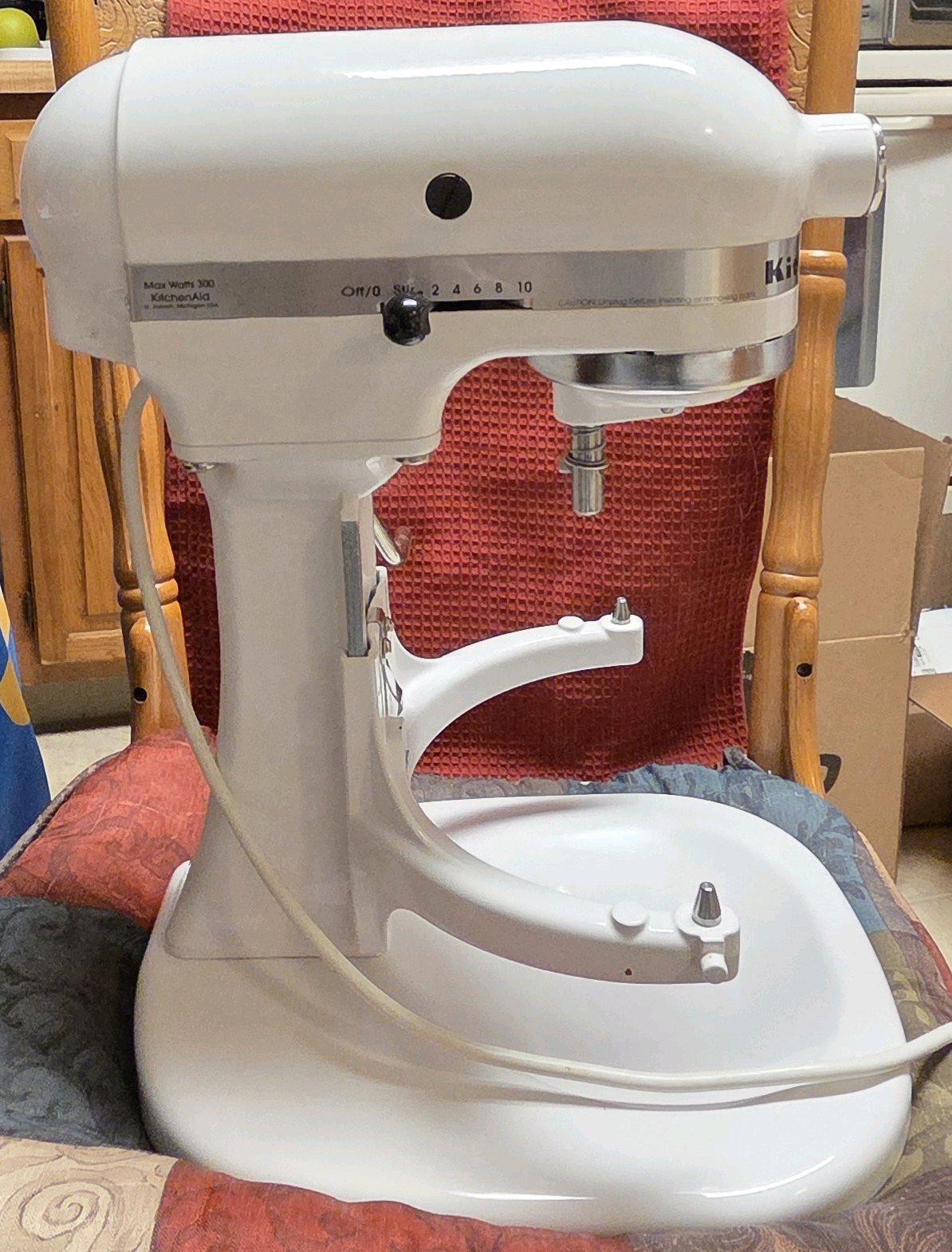 KitchenAid K4SSWH 45 Quart BowlLift Stand Mixer - Phillipsburg, New Jersey - FleaMarketBay