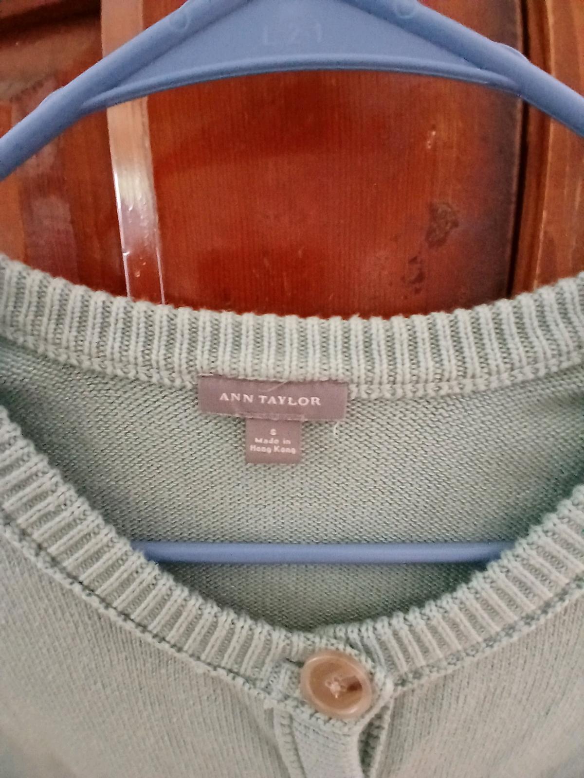 womens Anne Taylor cardigan sweater - Auburn, Washington - FleaMarketBay