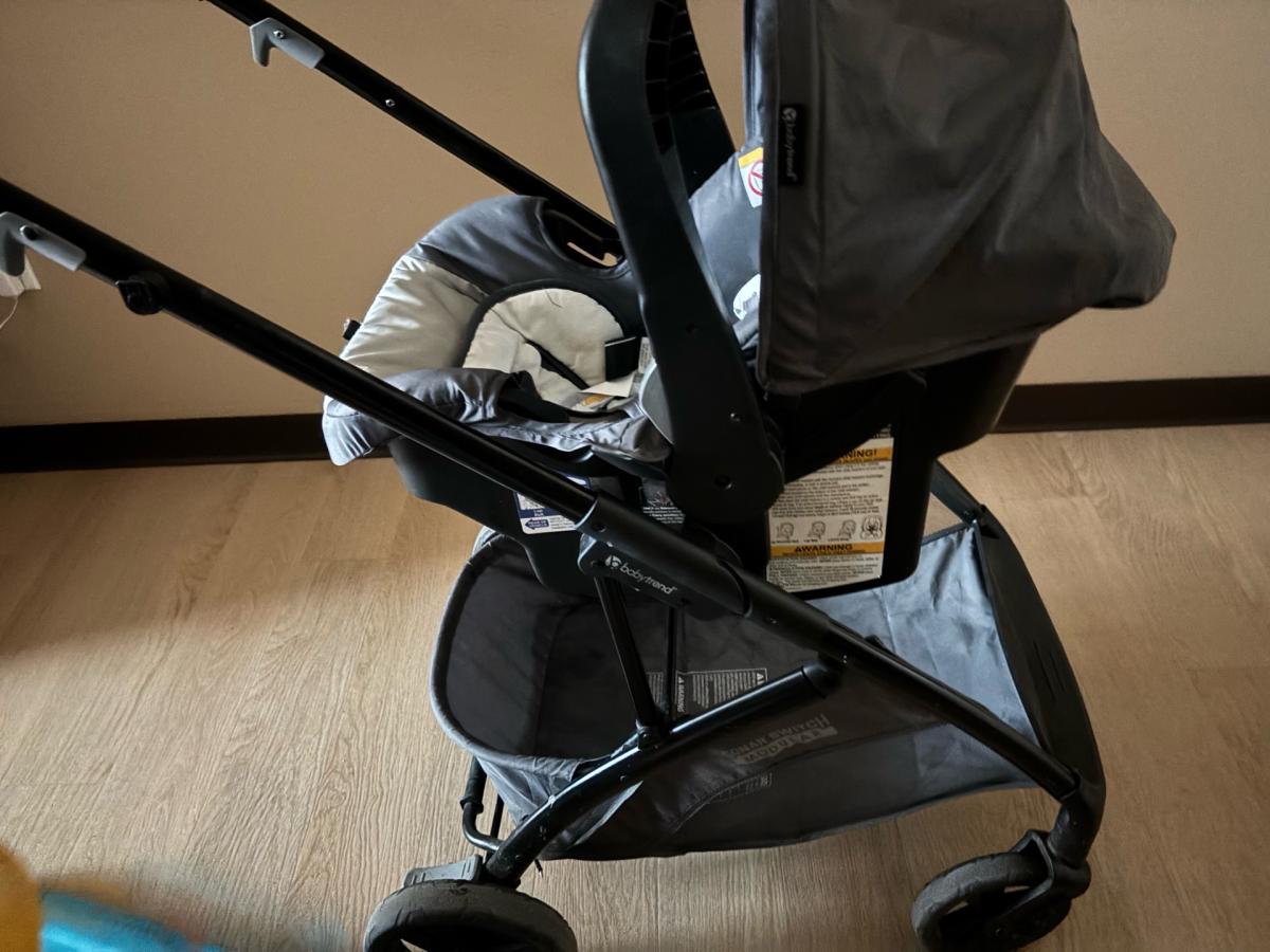 baby trend infant car seat and stroller - Indio, California - FleaMarketBay