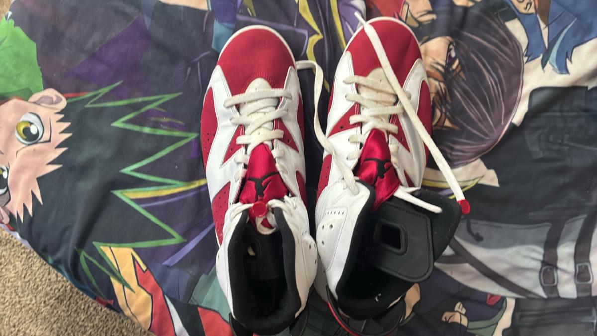 Jordan threes only wore them twice Size 11 - Jonesboro, Georgia - FleaMarketBay