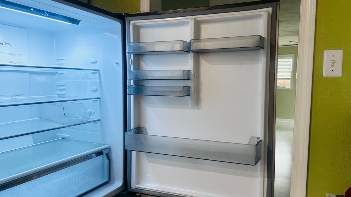 Hisense Stainless Steel Bottom Freezer Refrigerator - Metairie, Louisiana - FleaMarketBay
