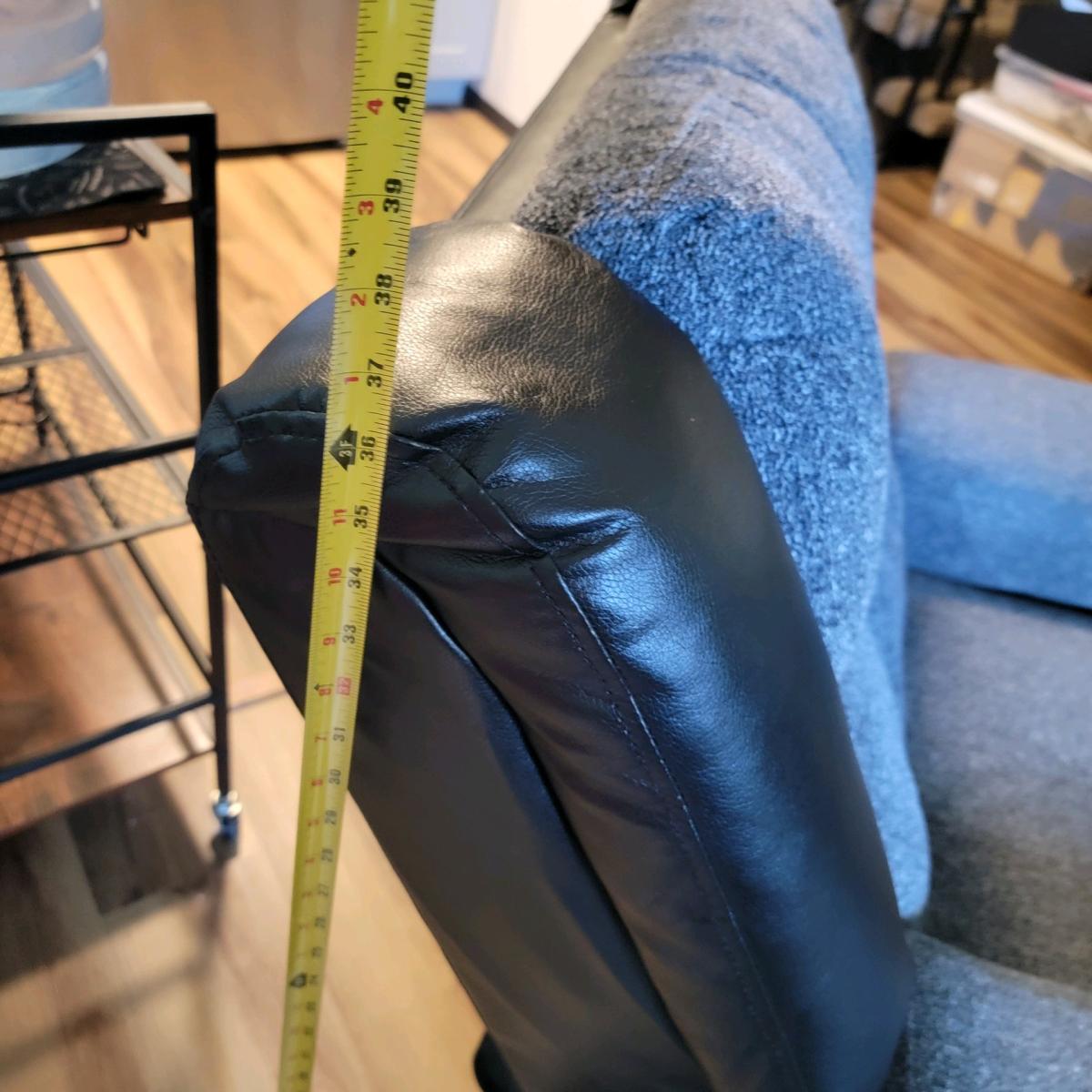 Recliner chair lightweight manual activated comfy - Rockford, Illinois - FleaMarketBay