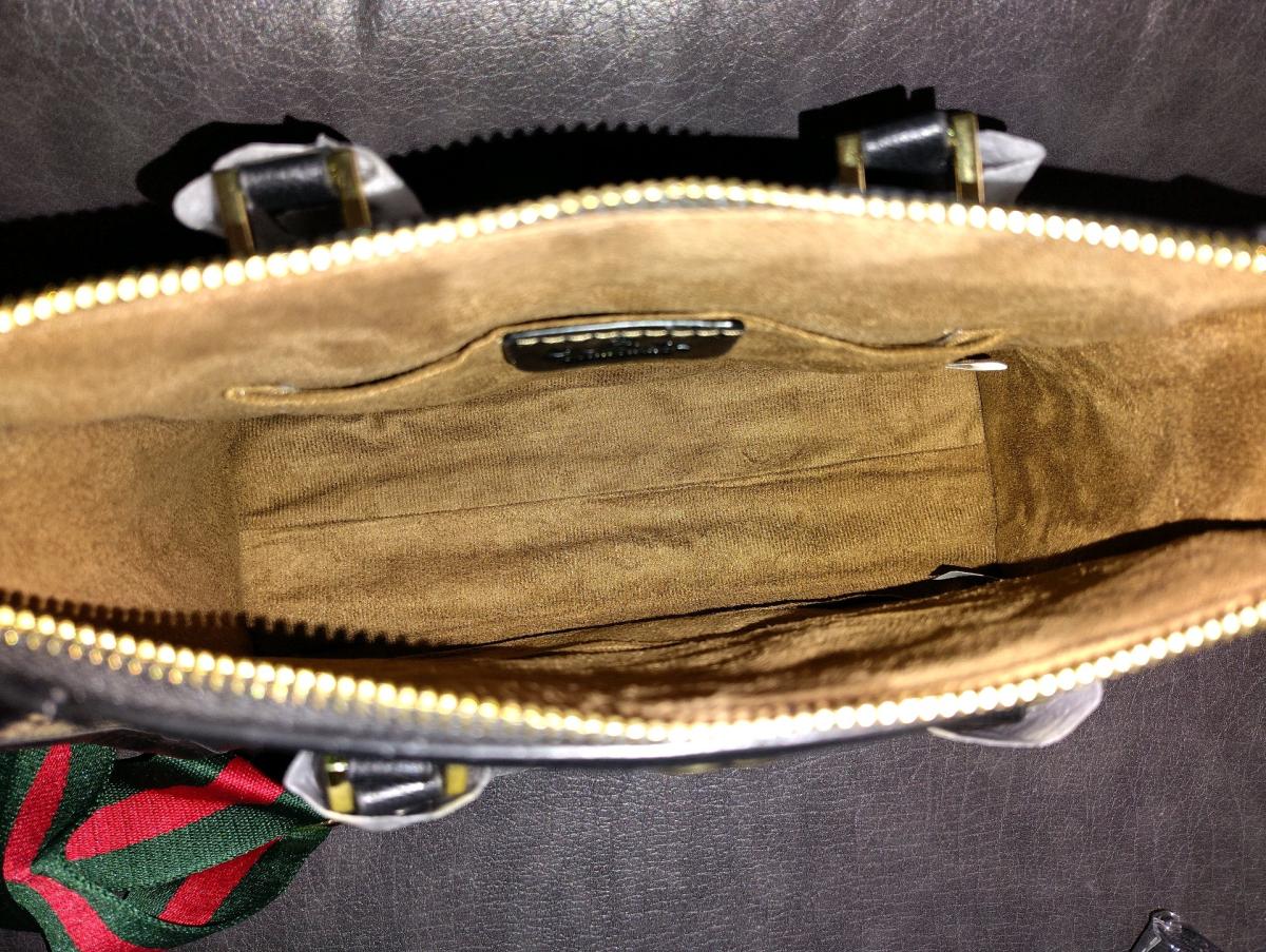 Gucci Womens Crossbody Shoulder Bag with Adjustable Strap - Milwaukee, Wisconsin - FleaMarketBay