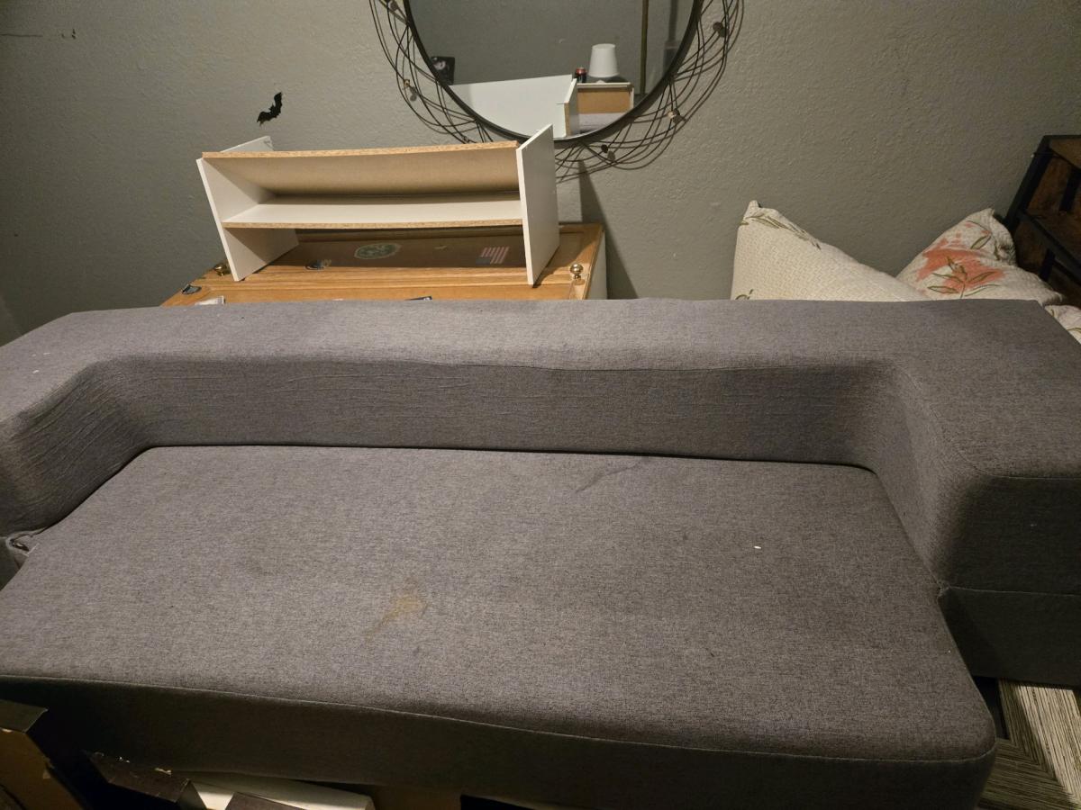 Couch that turns into twin bed - Dallas, Texas - FleaMarketBay