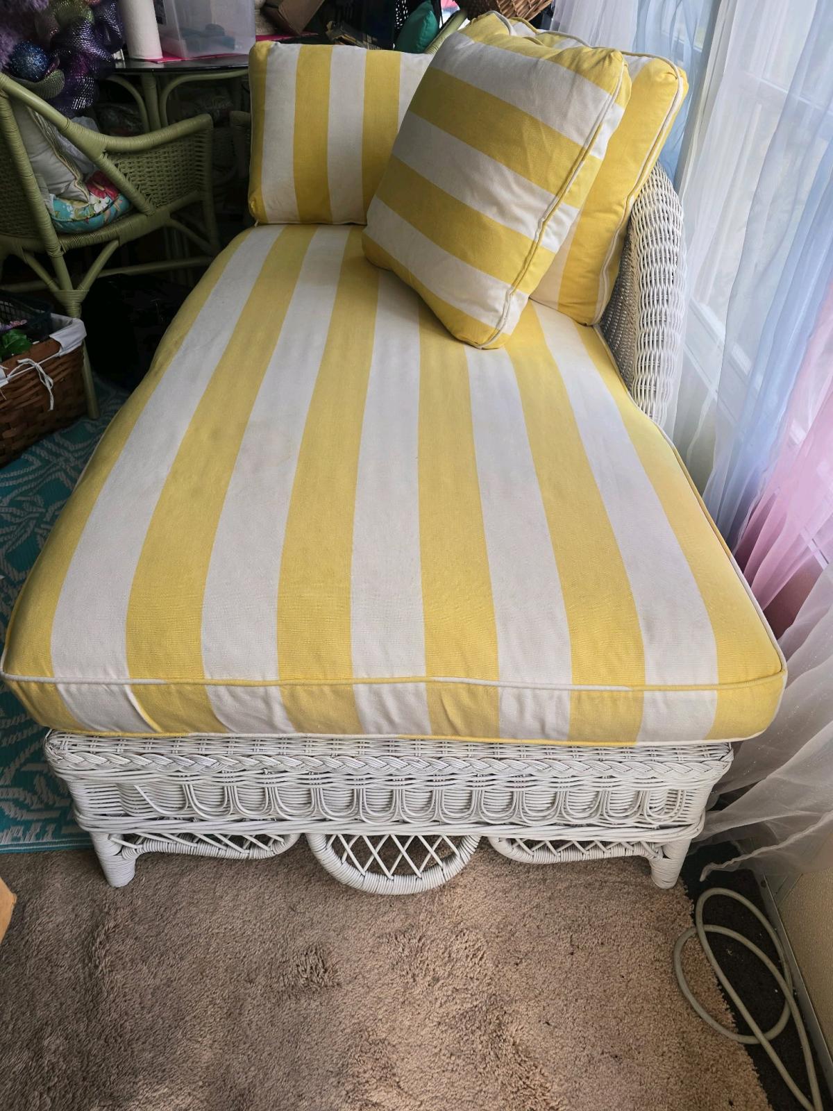 White Wicker Chaise Lounge - Fort Pierce, Florida - FleaMarketBay