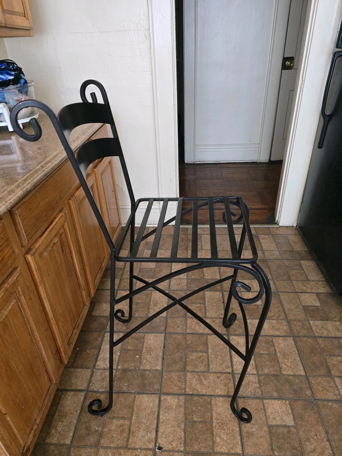 Patio iron metal high chairs - Elizabeth, New Jersey - FleaMarketBay