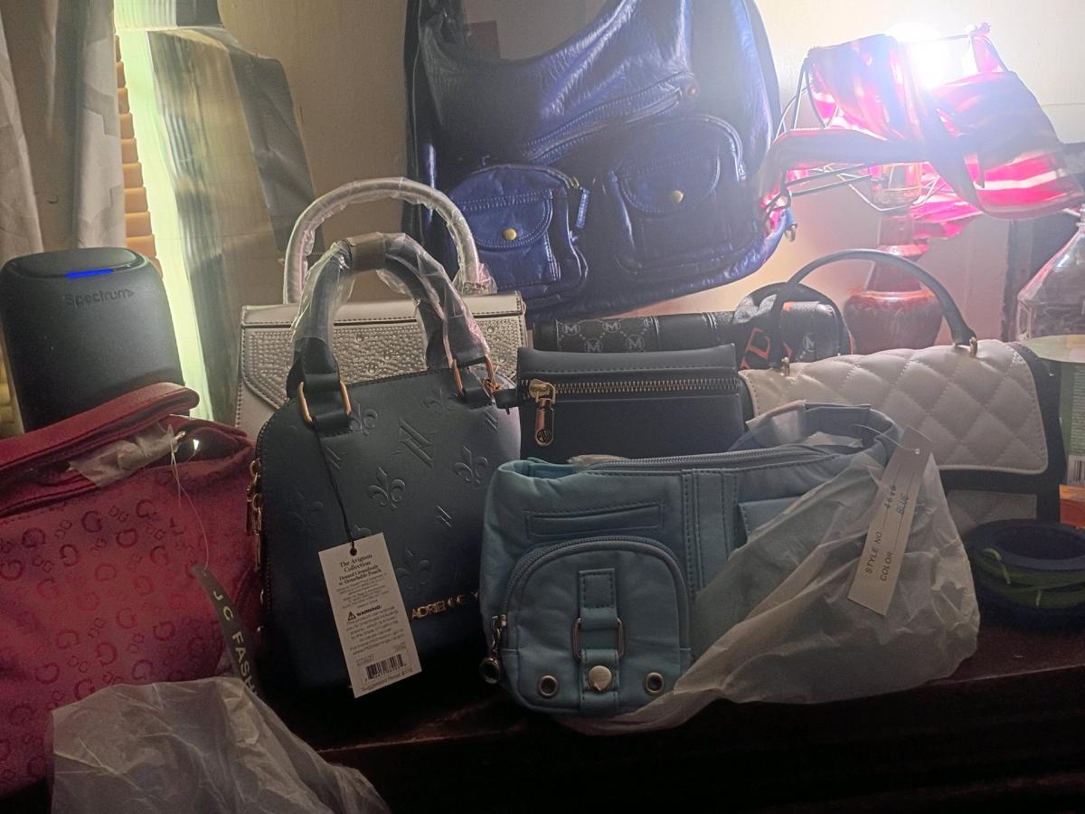 Purse - Piedmont, South Carolina - FleaMarketBay