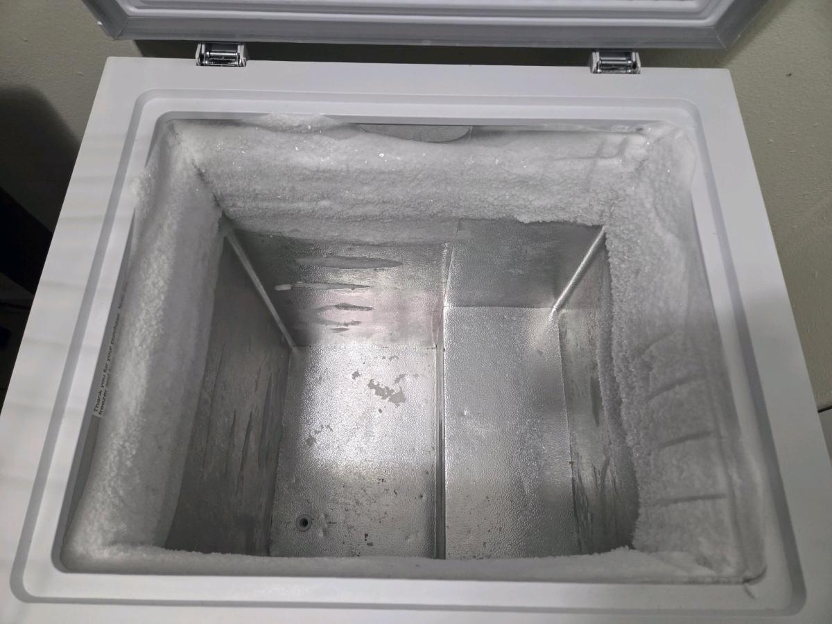 Frigidaire 5QT - Hialeah, Florida - FleaMarketBay