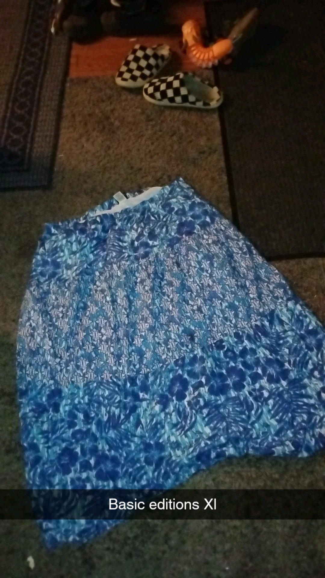 Cute womens tops size L and XL - Hancock, Wisconsin - FleaMarketBay