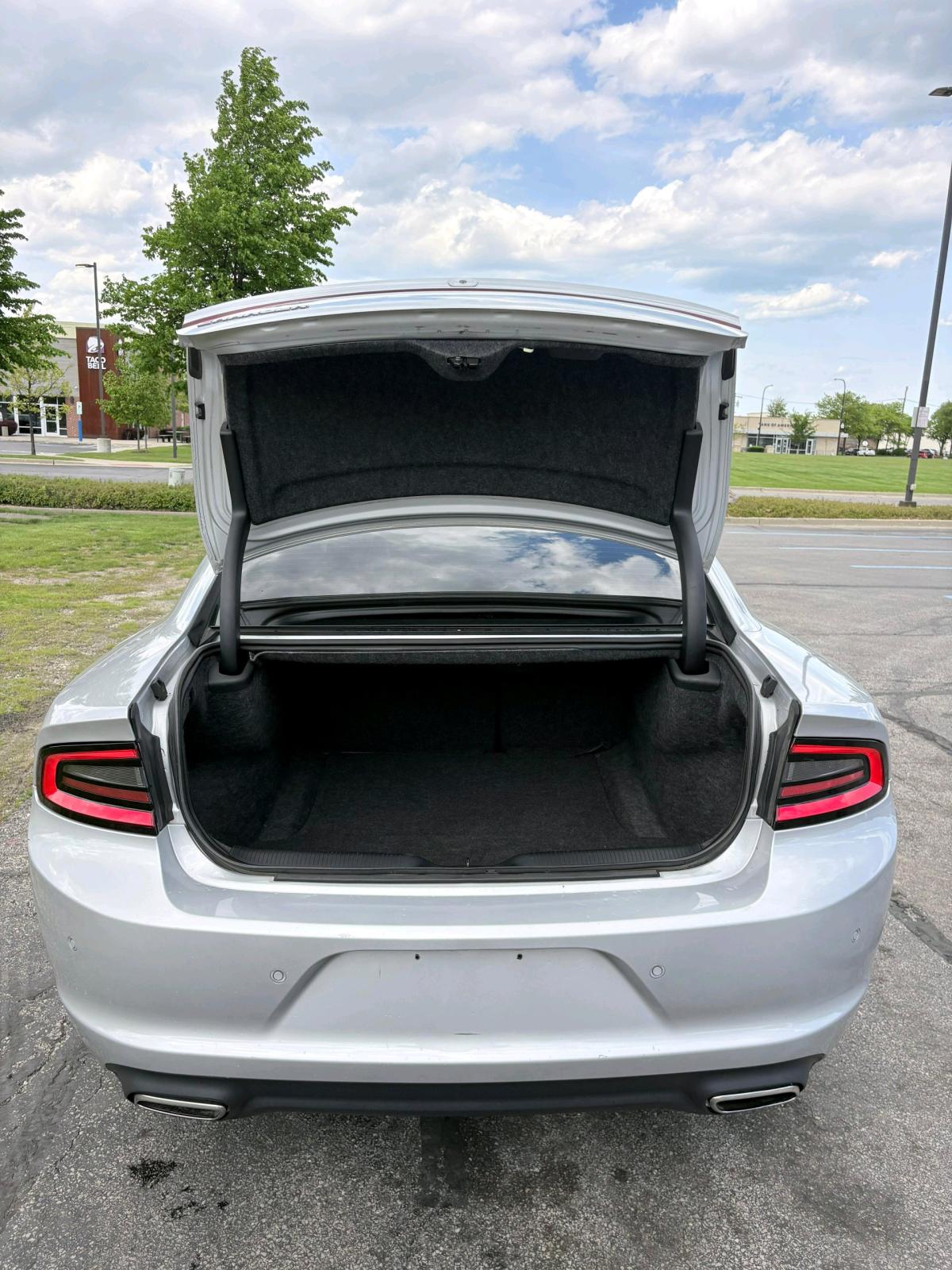 2020 DODGE CHARGER SXT 130kmiles CLEAN TITLE - West Chicago, Illinois - FleaMarketBay