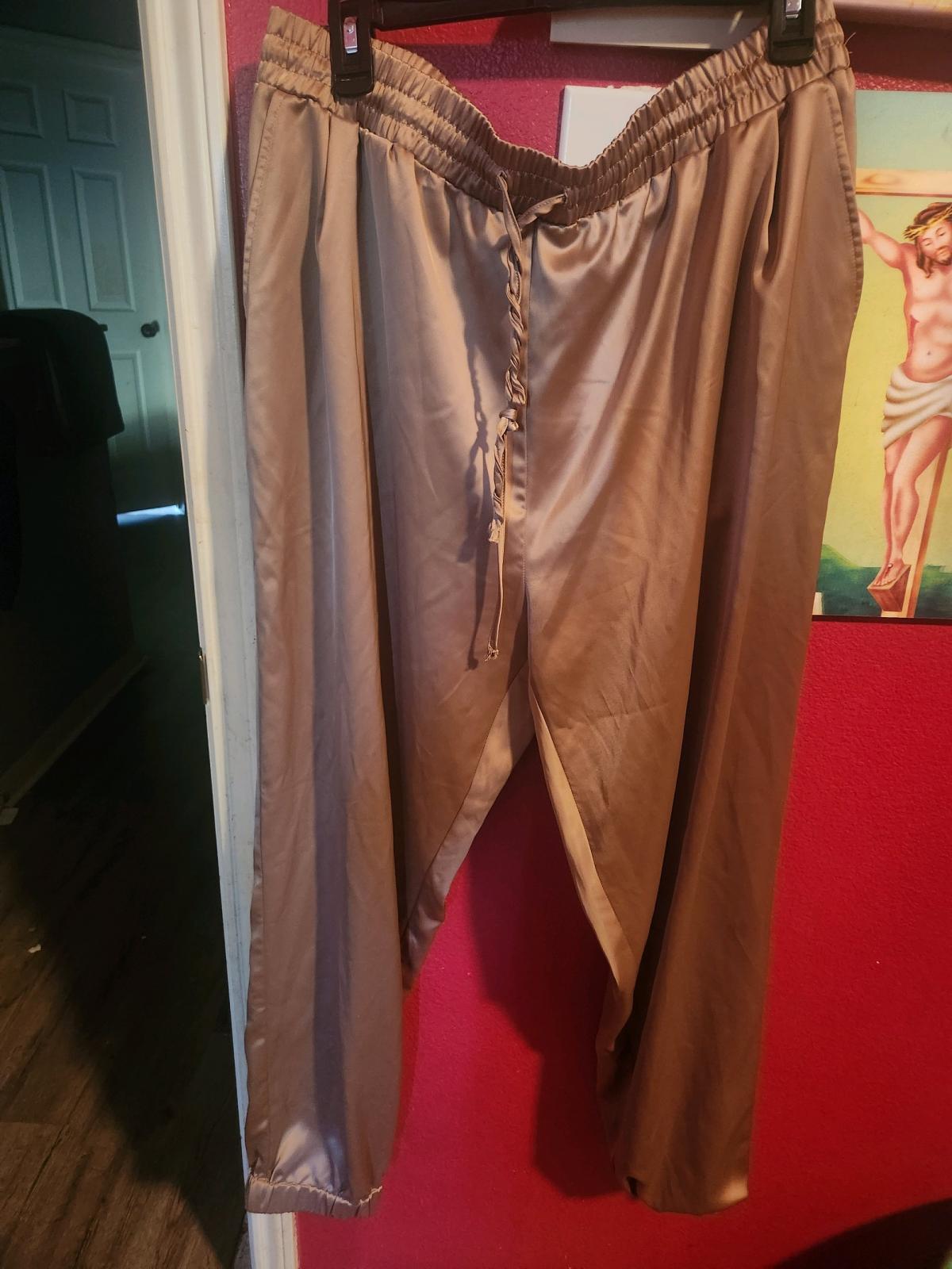 New gold pant - Houston, Texas - FleaMarketBay