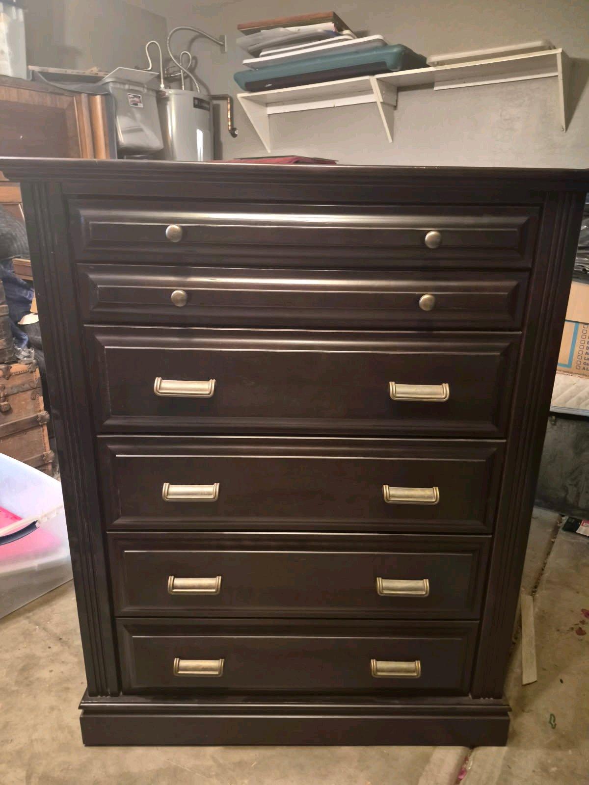 Omish Maple Finish 4 piece bedroom vintage furniture - Glendale, Arizona - FleaMarketBay