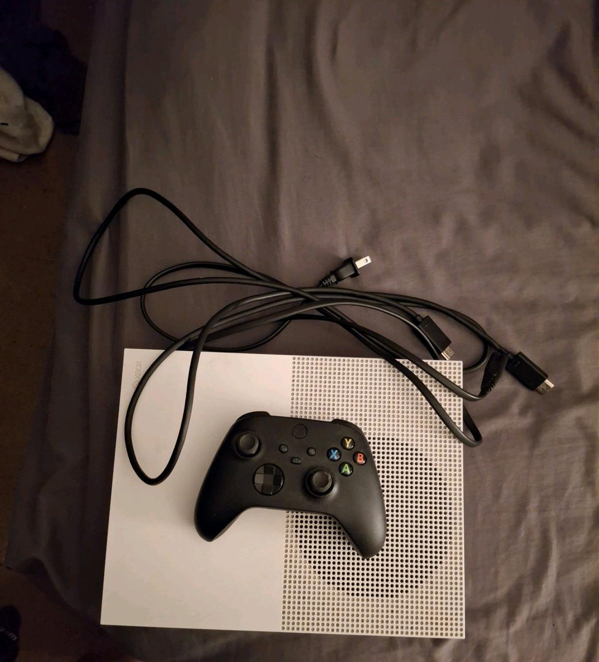 Xbox one S 500GB - Ft Mitchell, Kentucky - FleaMarketBay