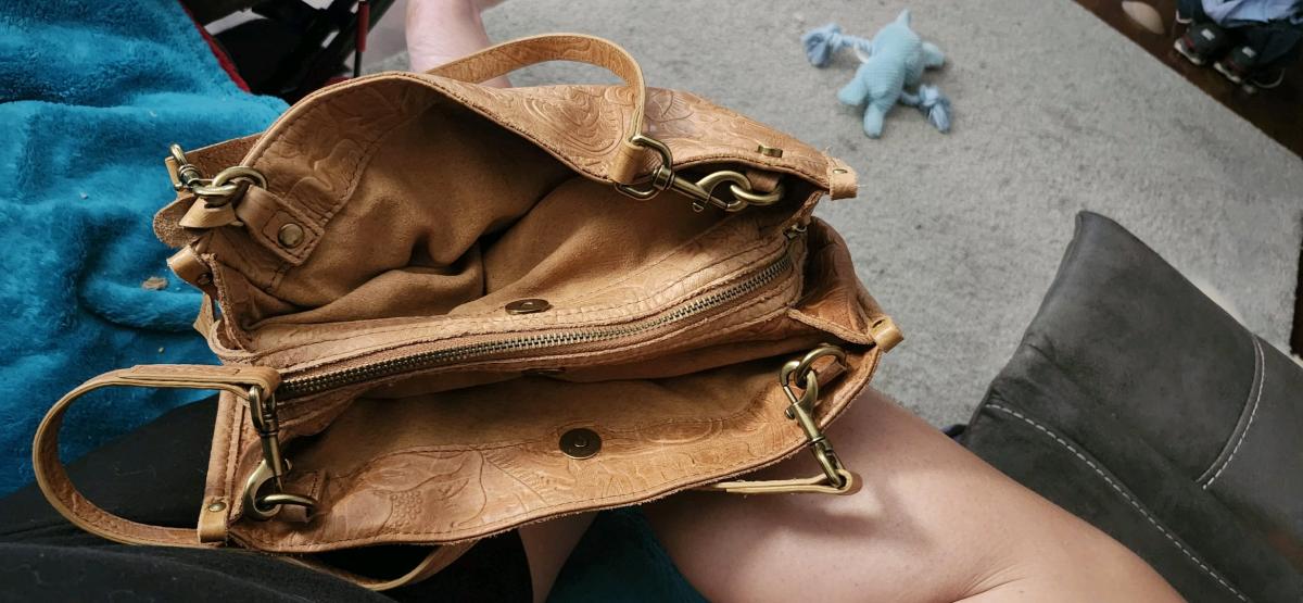 100 percent leather purse - Palm Bay, Florida - FleaMarketBay