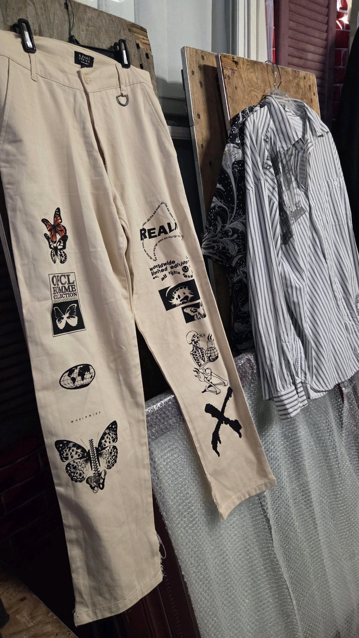 Whole store is one dollar at Saint Luke thrift store - Achilles, Virginia - FleaMarketBay