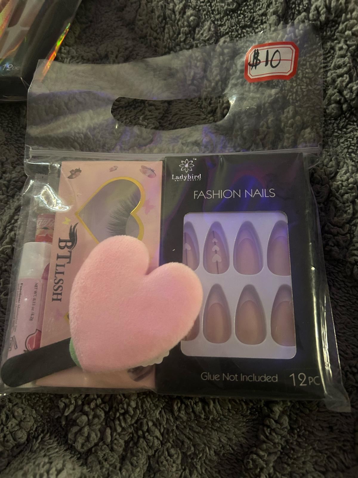 eyelashes Plus nails - San Bernardino, California - FleaMarketBay