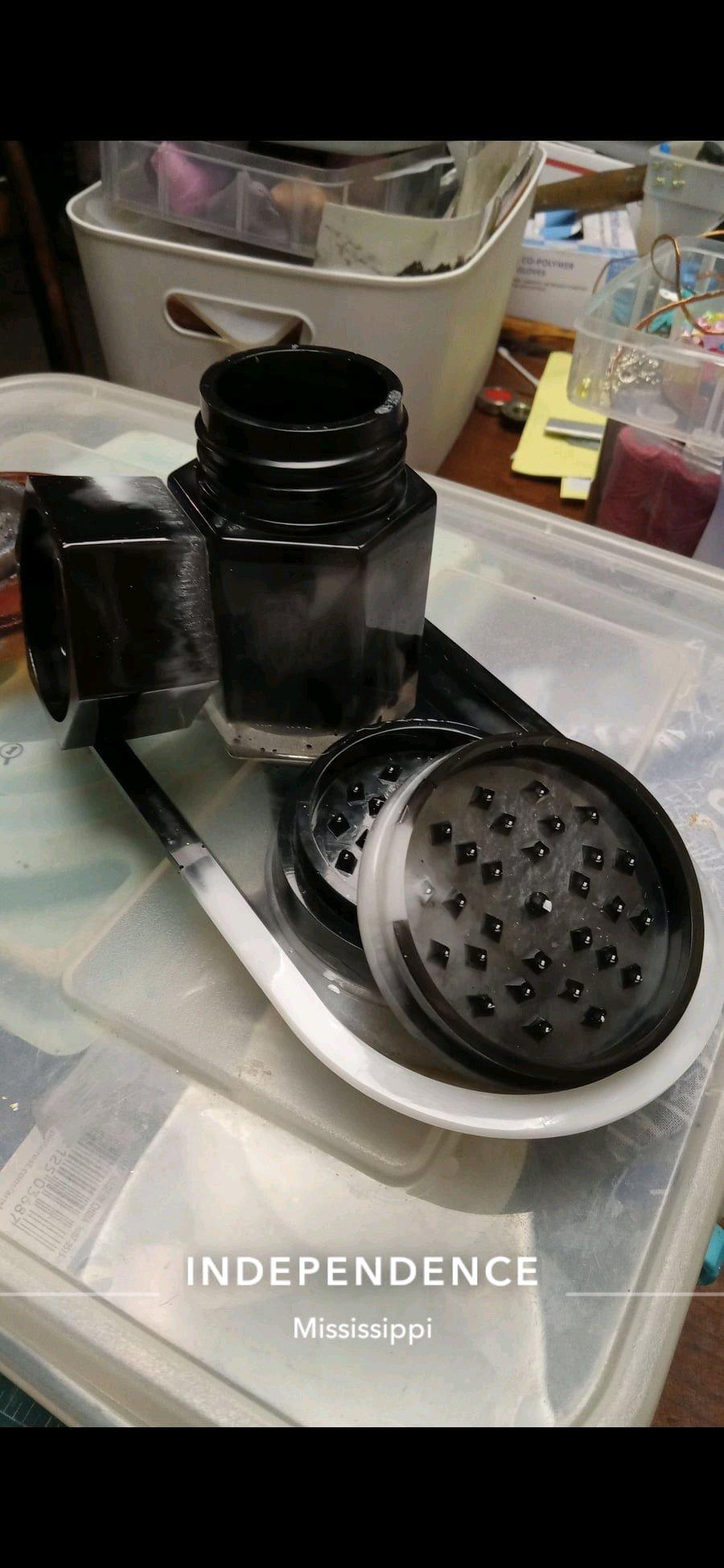 Resin tray jar and grinder sets - Coldwater, Mississippi - FleaMarketBay