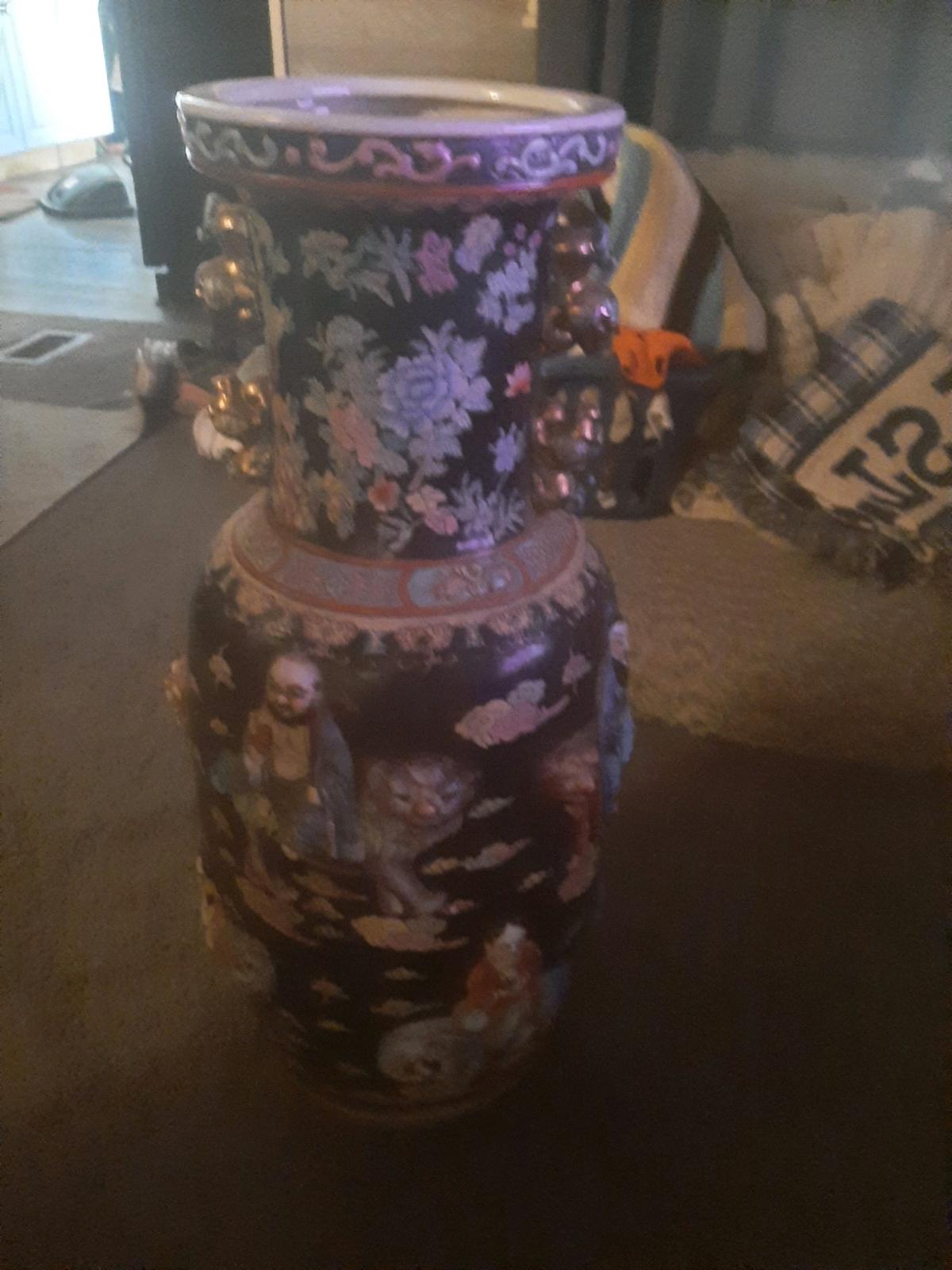 antique Chinese floor vase its big nice good shape - Burgettstown, Pennsylvania - FleaMarketBay