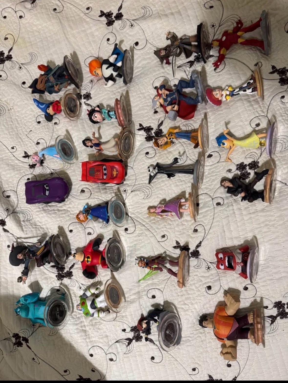 Disney Infinity 26 figures - Los Angeles, California - FleaMarketBay