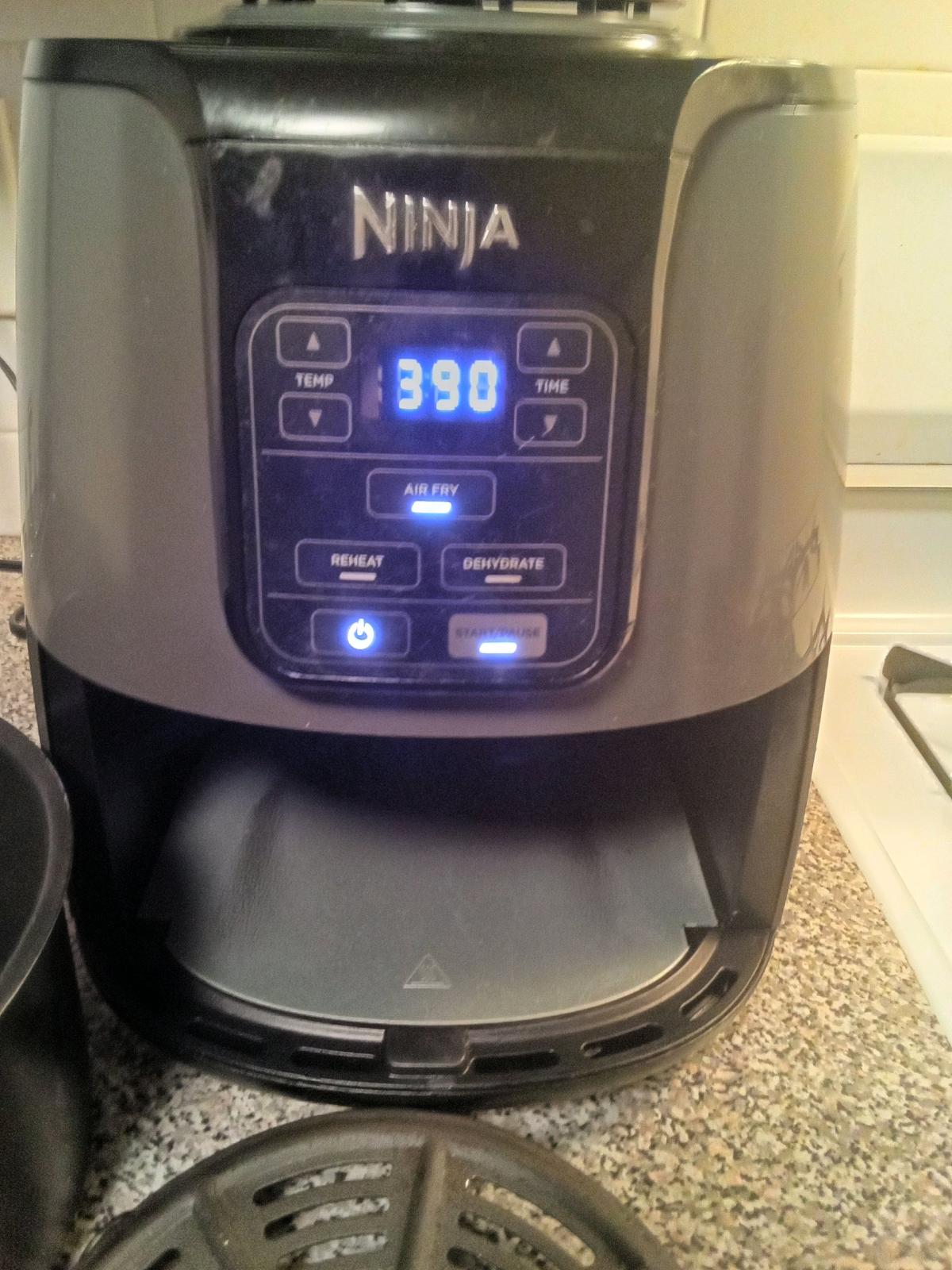 Ninja Air Fryer Electric with three functions and a warmer - Philadelphia, Pennsylvania - FleaMarketBay