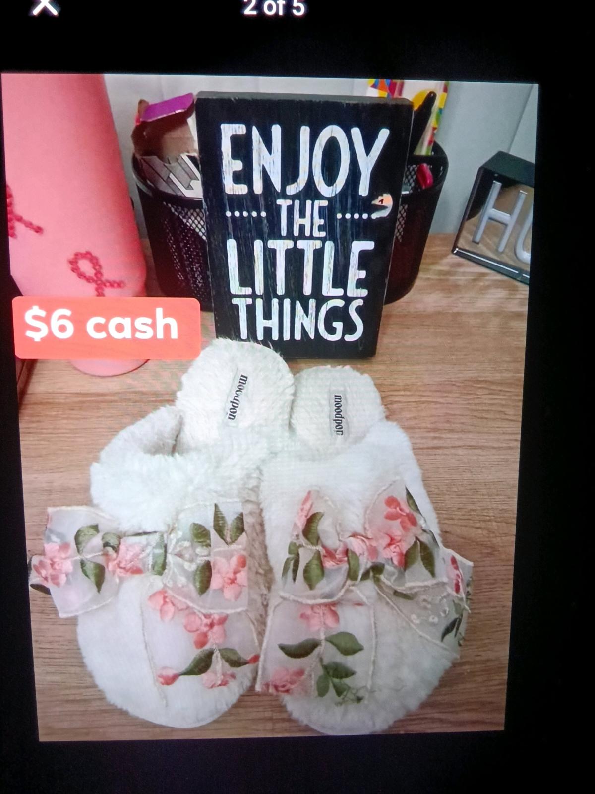Beautiful floral slippers must pickup - Tampa, Florida - FleaMarketBay