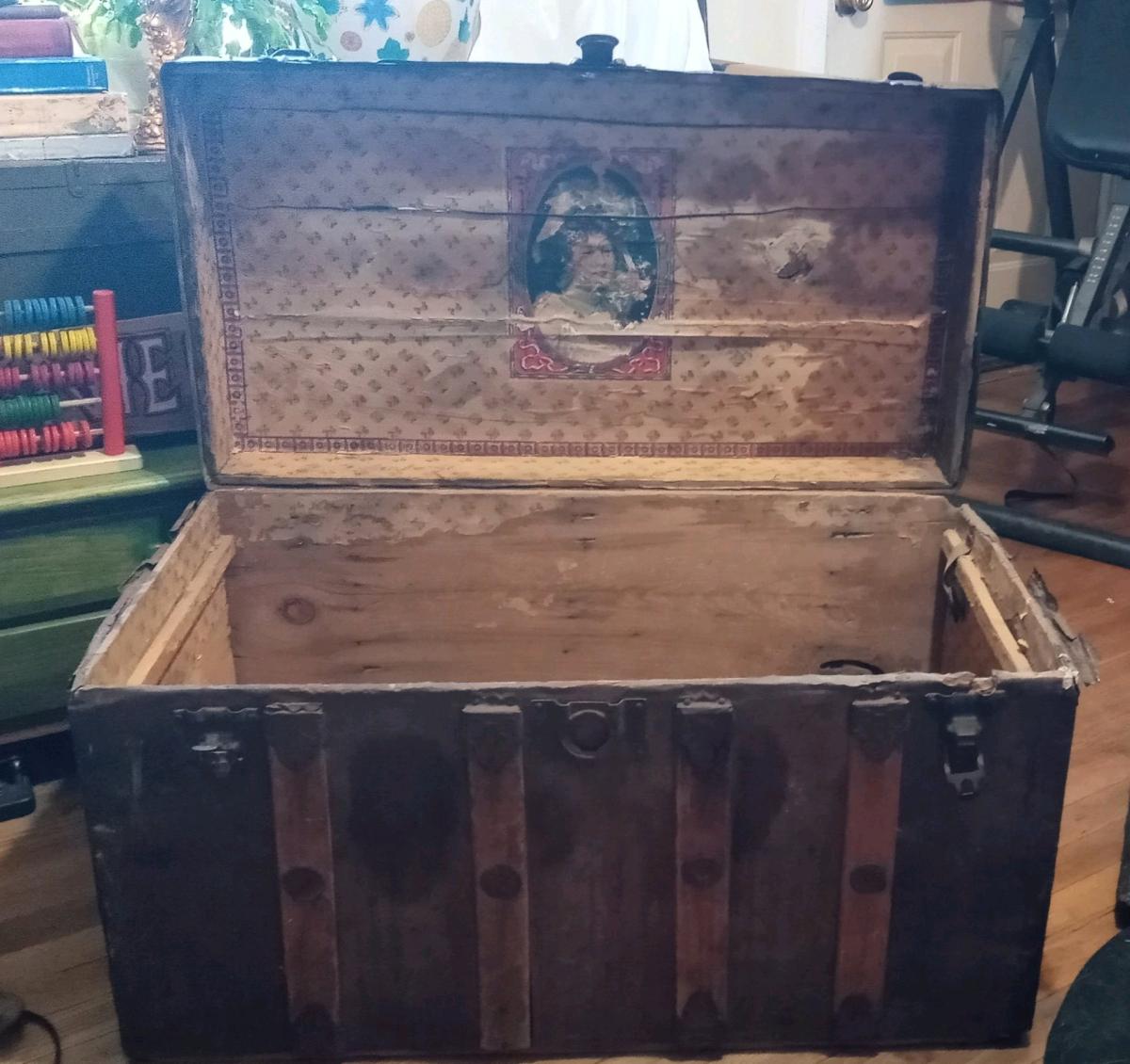 vintage Victorian steampunk trunk with lithograph picture - Tulsa, Oklahoma - FleaMarketBay