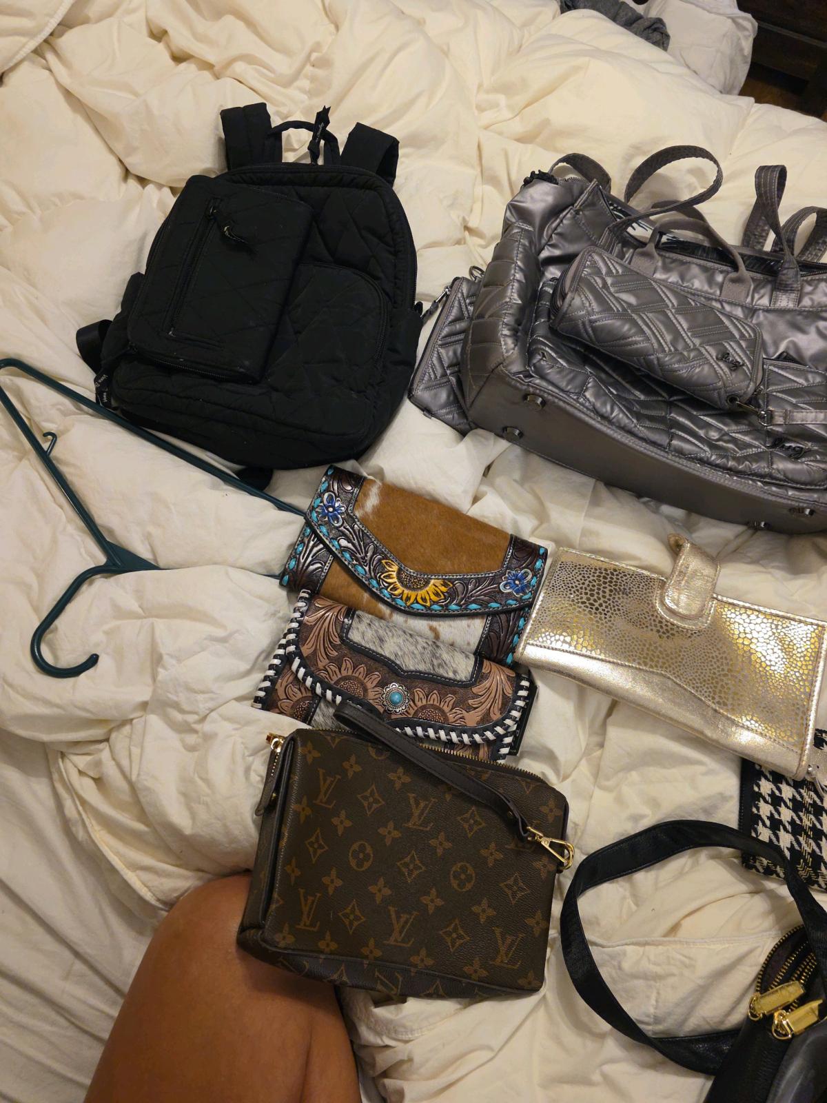 Authentic bags  l - Dyersburg, Tennessee - FleaMarketBay