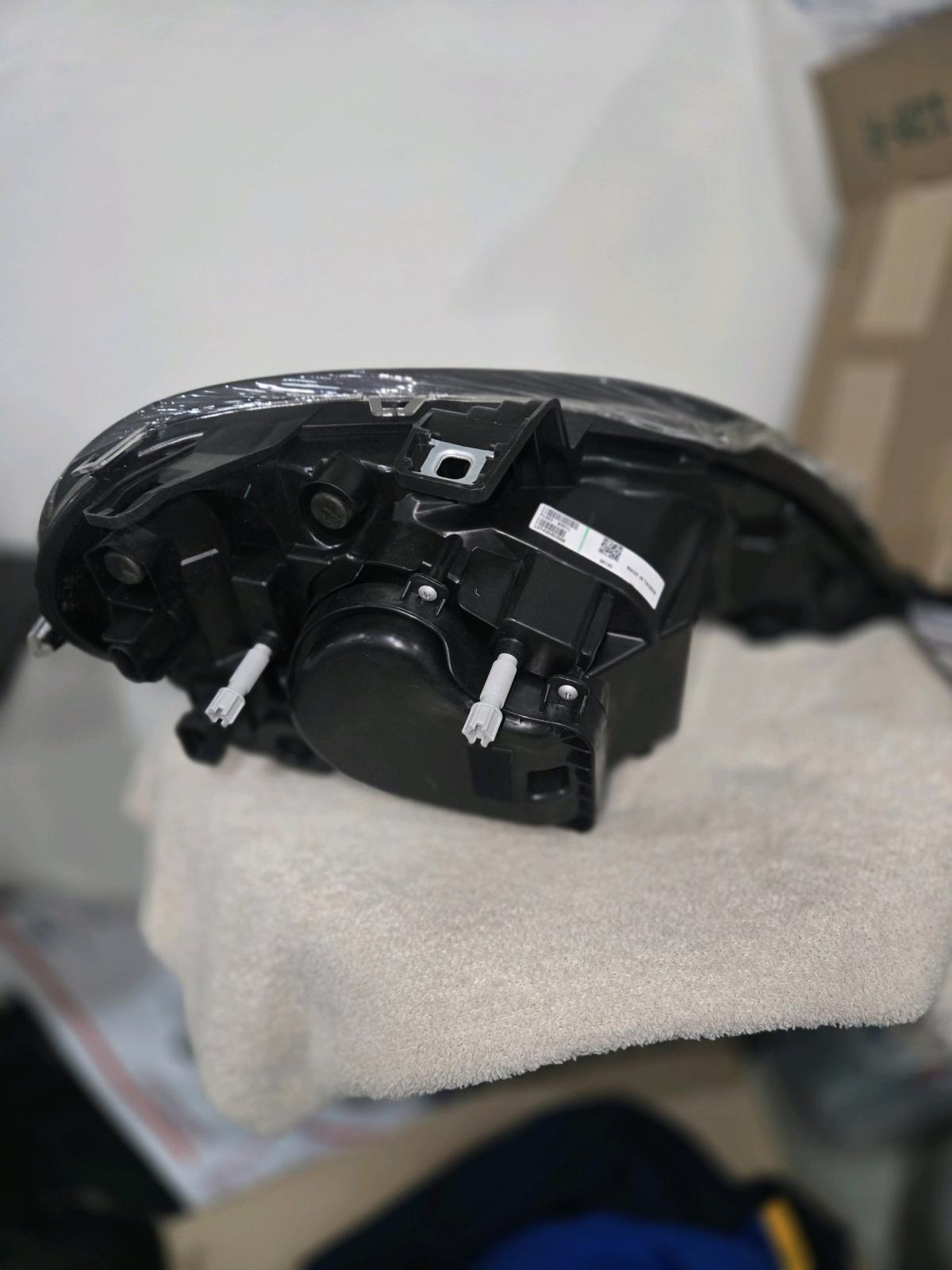 Eagle Eyes FL003B001L Headlight Driver Side For 19962011 Fre - Houston, Texas - FleaMarketBay