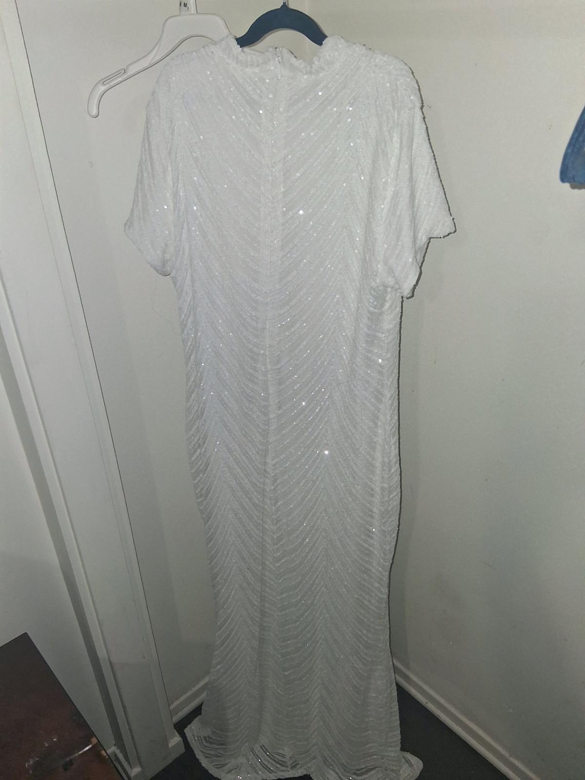 Fashion Nova Short Sleeve White Sequin Body Con Dress - Anaheim, California - FleaMarketBay