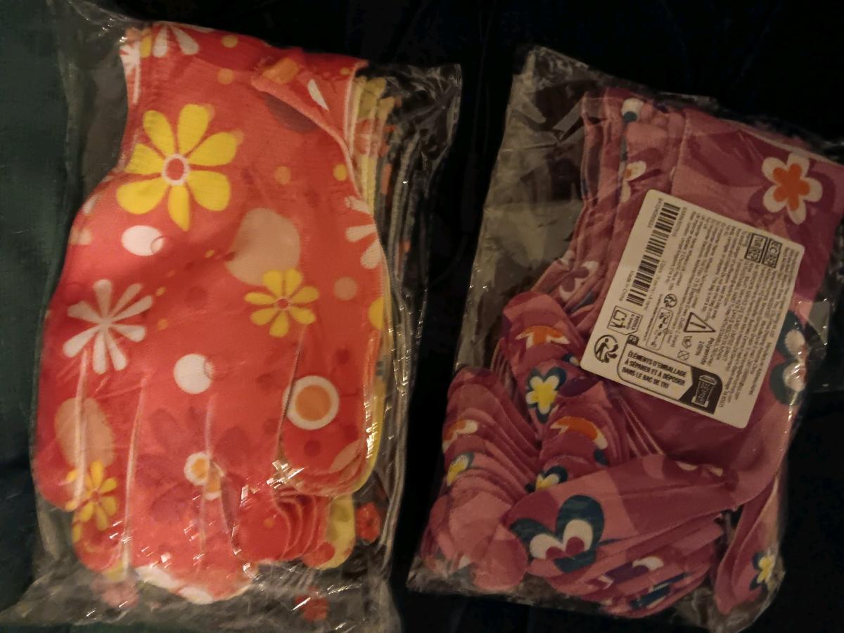 12 pairs of gloves - Shelbyville, Tennessee - FleaMarketBay