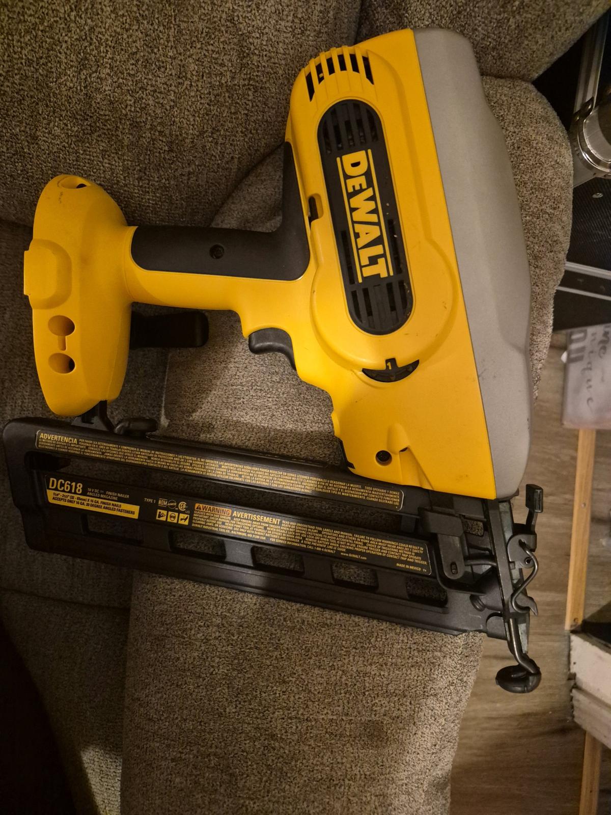 dewalt nail gun - Yakima, Washington - FleaMarketBay