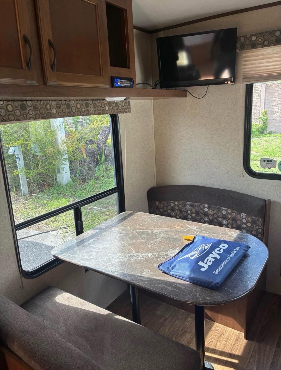 Jayco SLX 212 QBW - Tampa, Florida - FleaMarketBay
