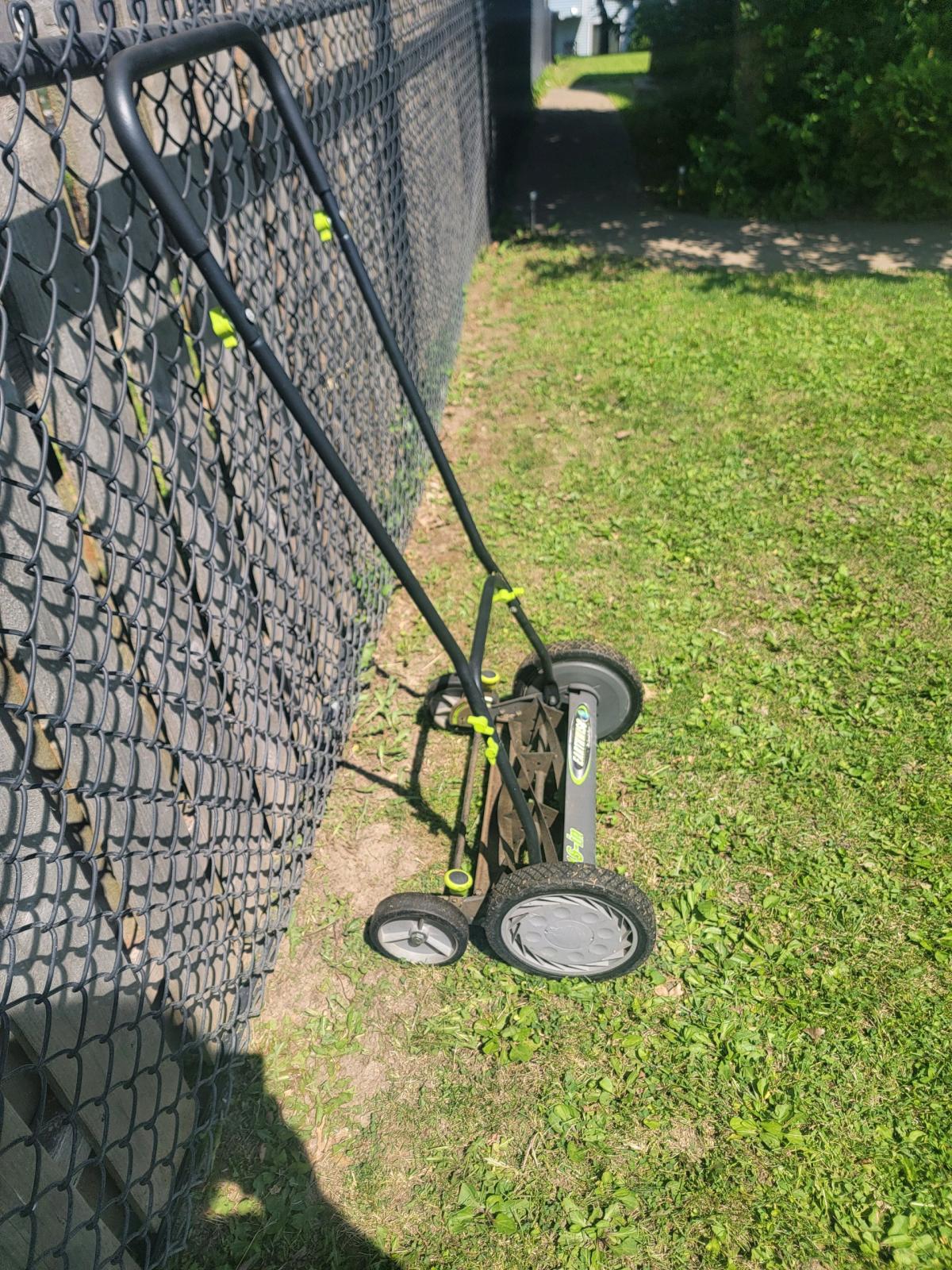 Earthwise 16inch reel lawn mower - Iowa City, Iowa - FleaMarketBay