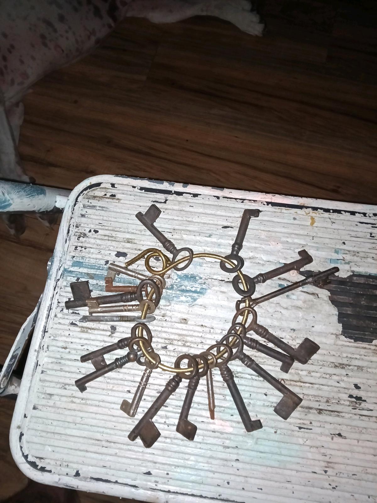 antique skeleton keys - Byram, Mississippi - FleaMarketBay