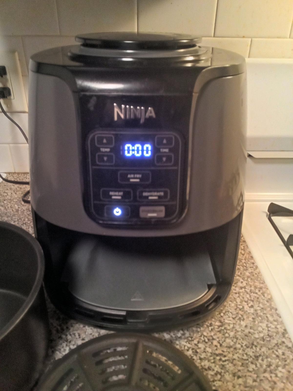 Ninja Air Fryer Electric with three functions and a warmer - Philadelphia, Pennsylvania - FleaMarketBay