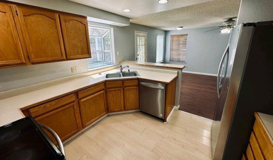 Remarkable 4 bed 2 bath pet friendly - Reno, Nevada - FleaMarketBay