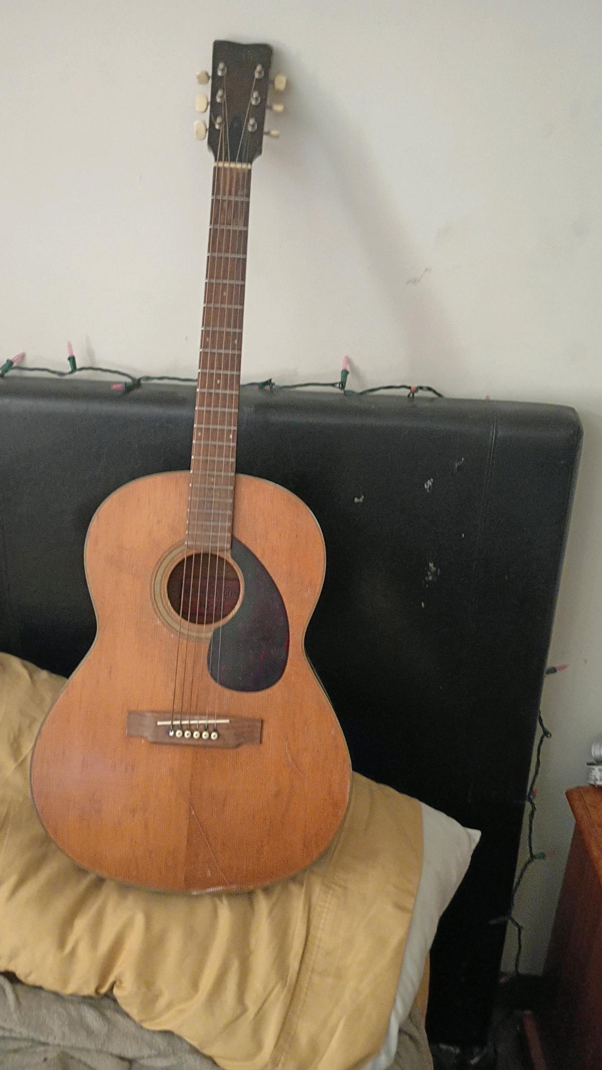 Yamaha FG 75 Red label acoustic guitar - Chicago, Illinois - FleaMarketBay