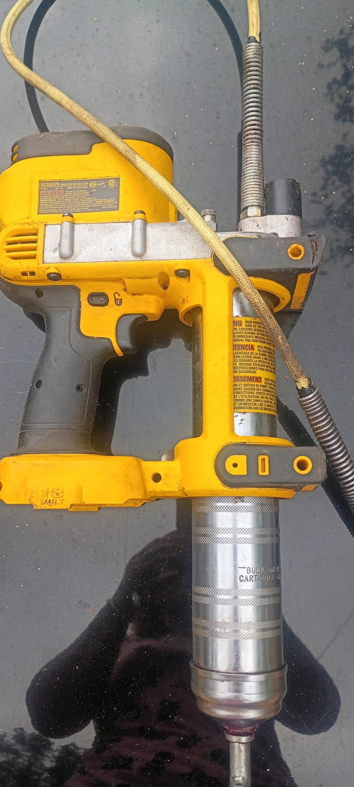 dewalt cordless grease gun - Adamsville, Alabama - FleaMarketBay