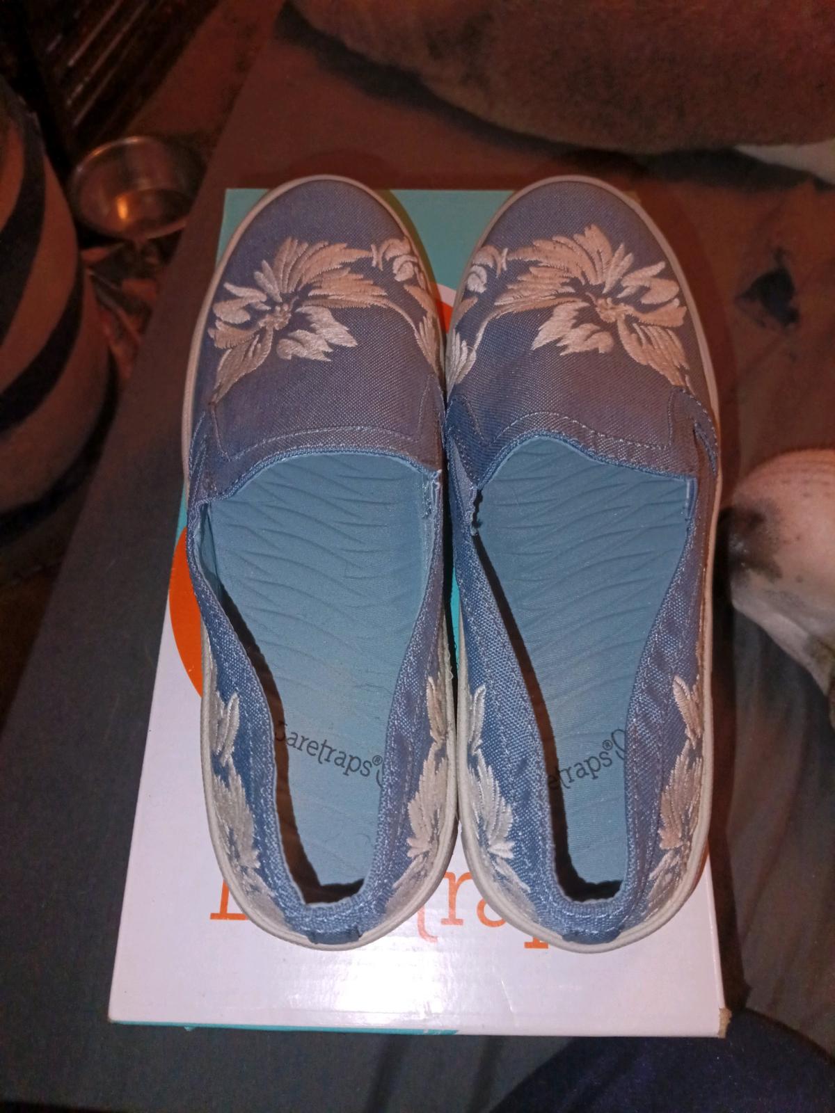 Bare traps Blue Slip On Shoes Woman - Lockport, Louisiana - FleaMarketBay