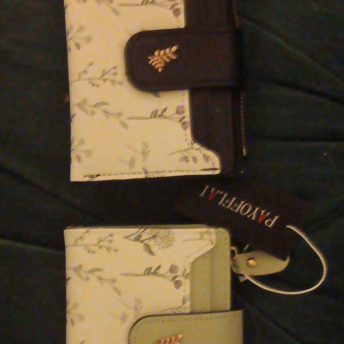 2 womens wallets new - Shelbyville, Tennessee - FleaMarketBay