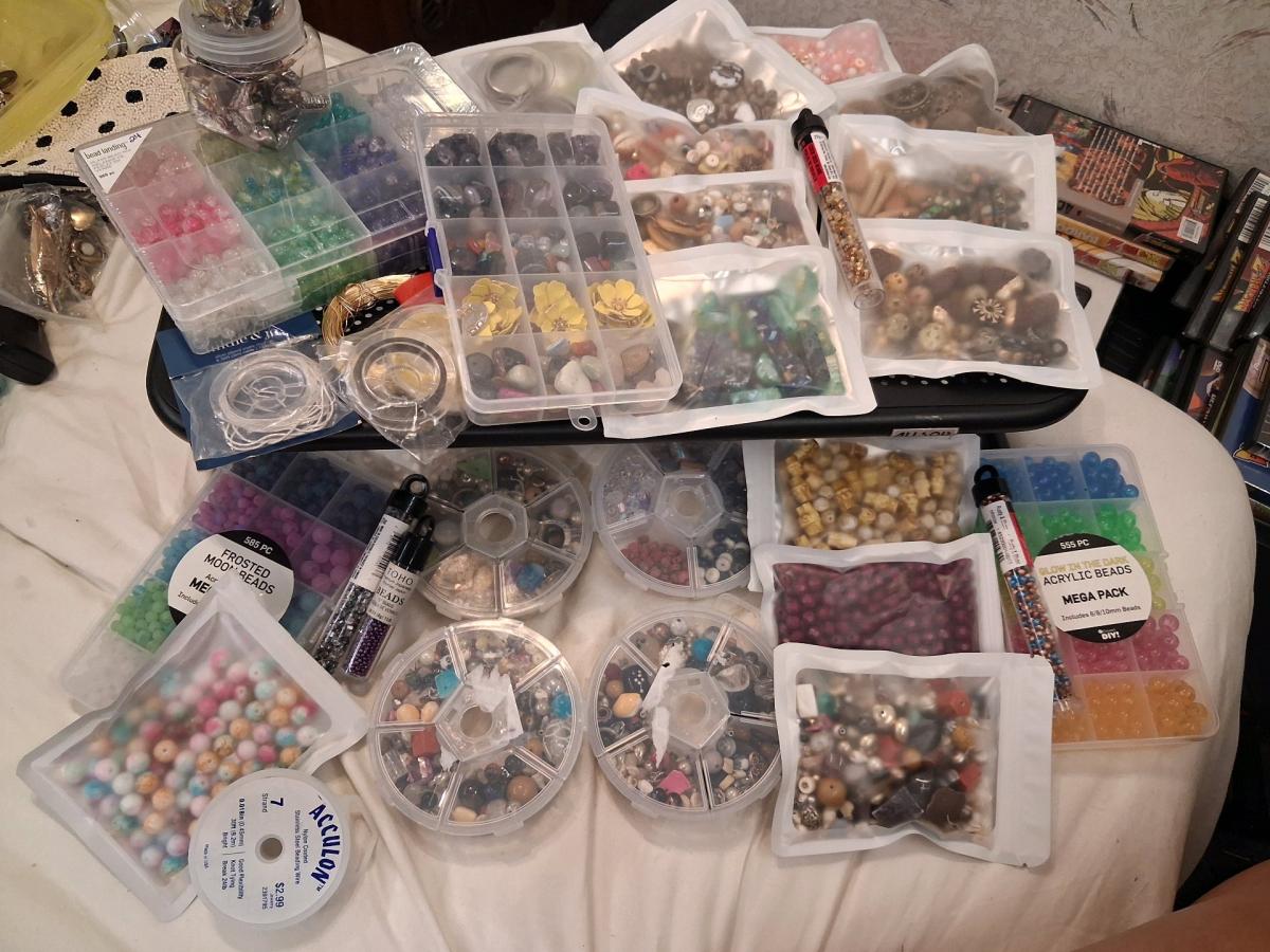 beads a variety All new String wire Claspes - Pocatello, Idaho - FleaMarketBay