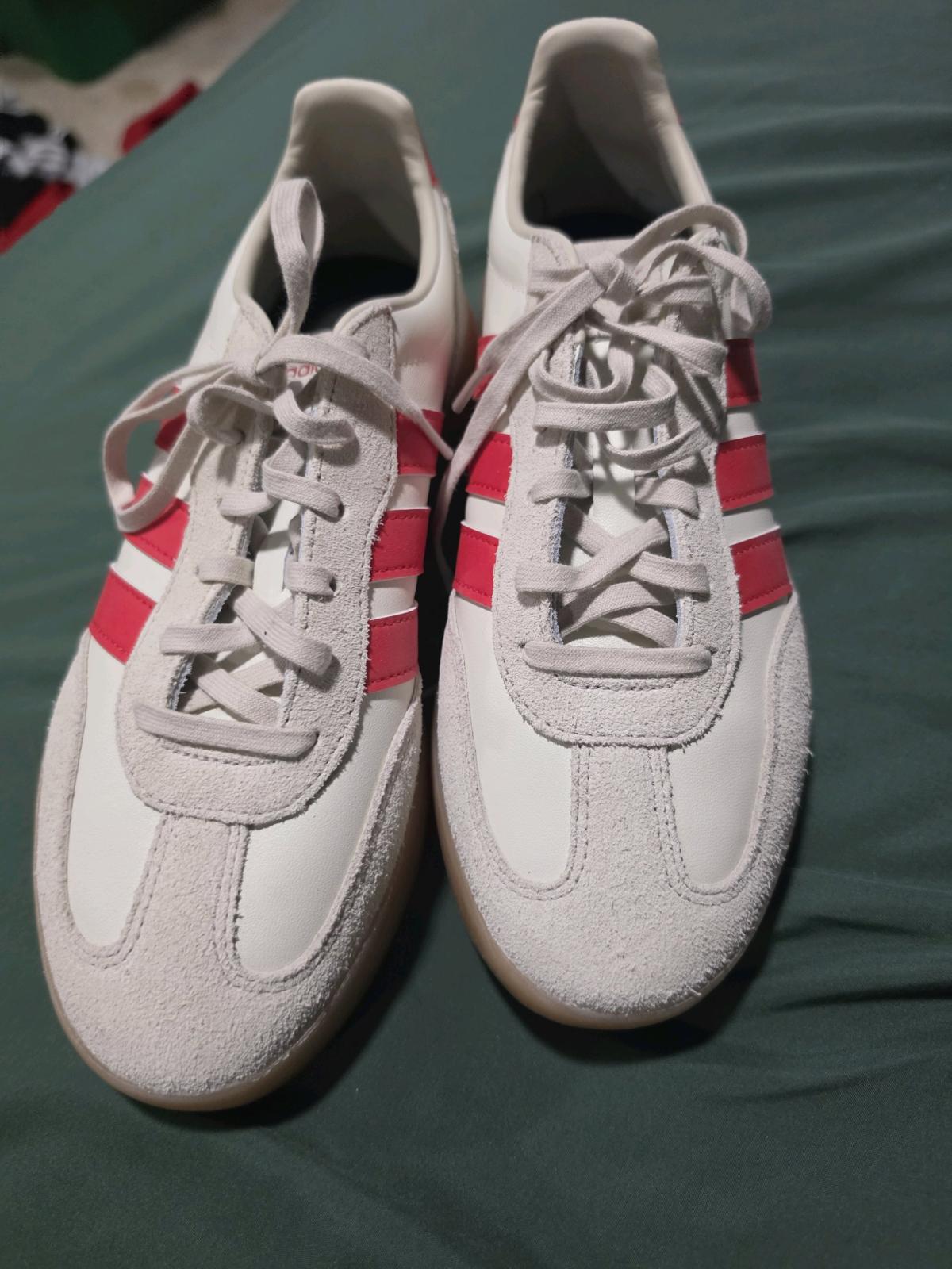 Adidas off white and red mens - Great Bend, Kansas - FleaMarketBay