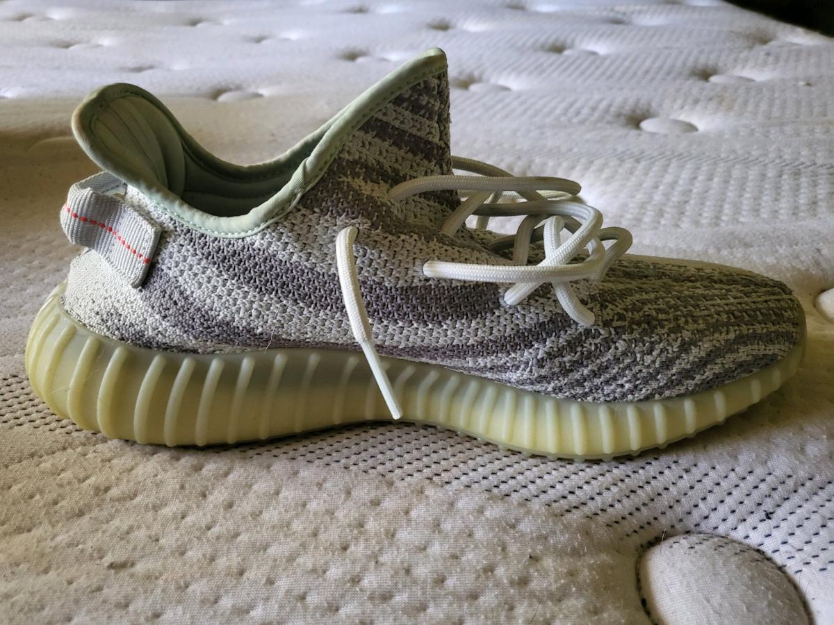 Yeezy Boost 350 V2 Blue Tint 2017 - Oak Lawn, Illinois - FleaMarketBay